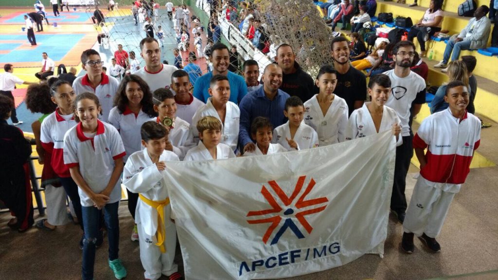 equipe-infantil-cadete-e-juvenil-na-cerimonia-de-abertura